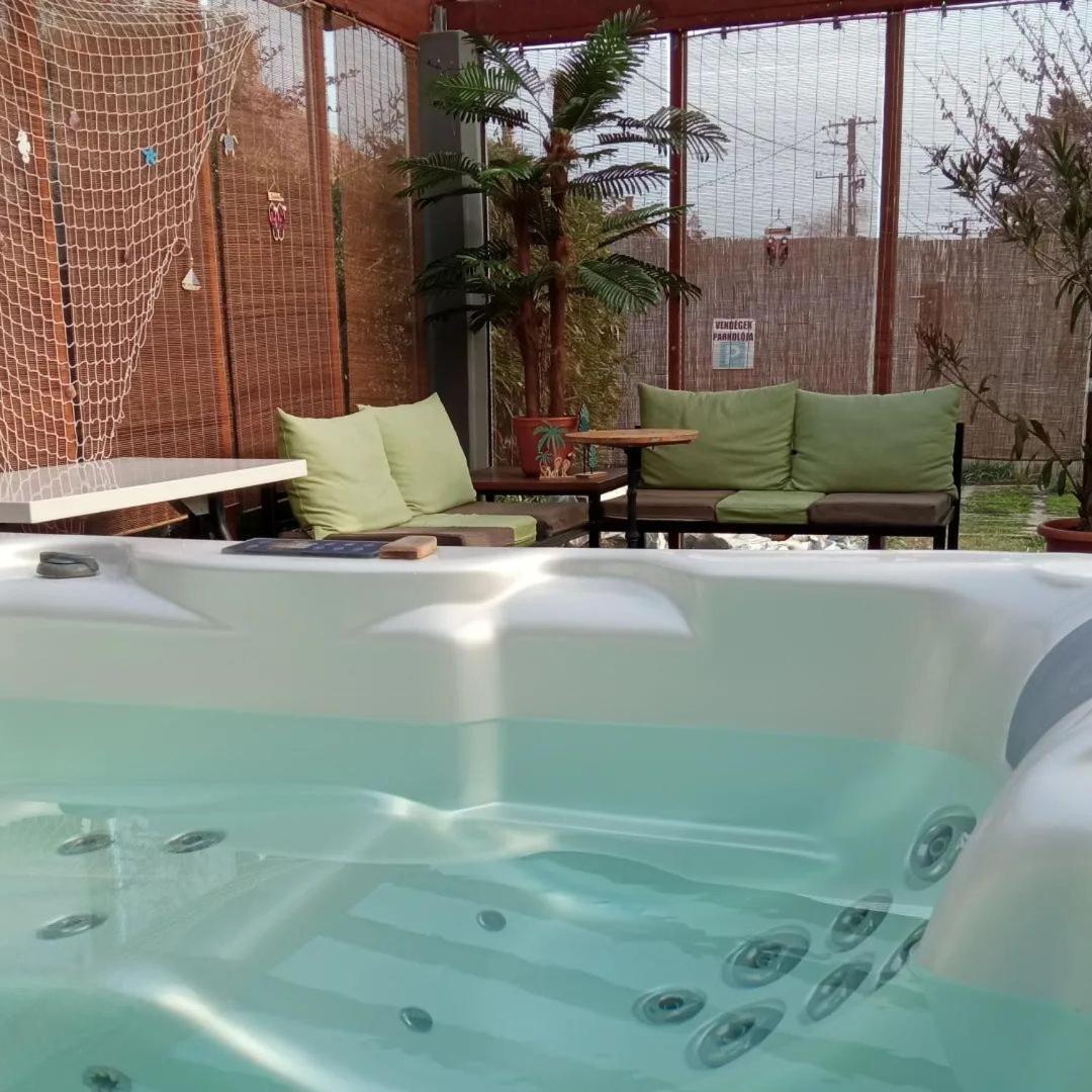 Green Corner Wellness Püspökladány Bagian luar foto